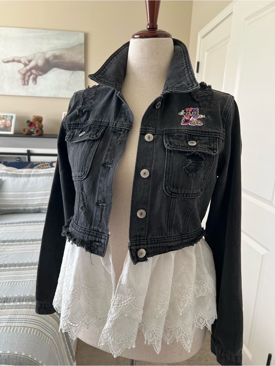 Forever 21 Jackets & Blazers - Forever 21 Black Distressed Cropped Denim Jacket with Embroidered Patch